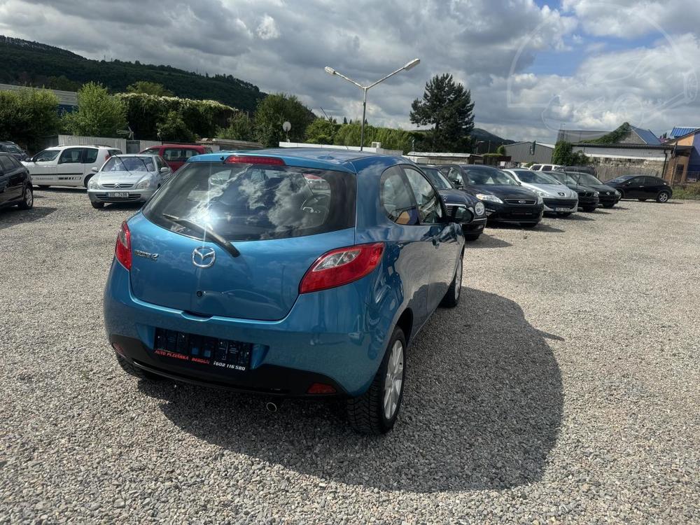 Mazda 2 1.3i, zadno