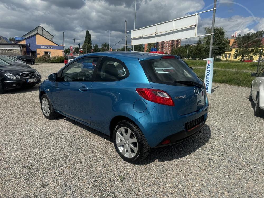 Mazda 2 1.3i, zadno