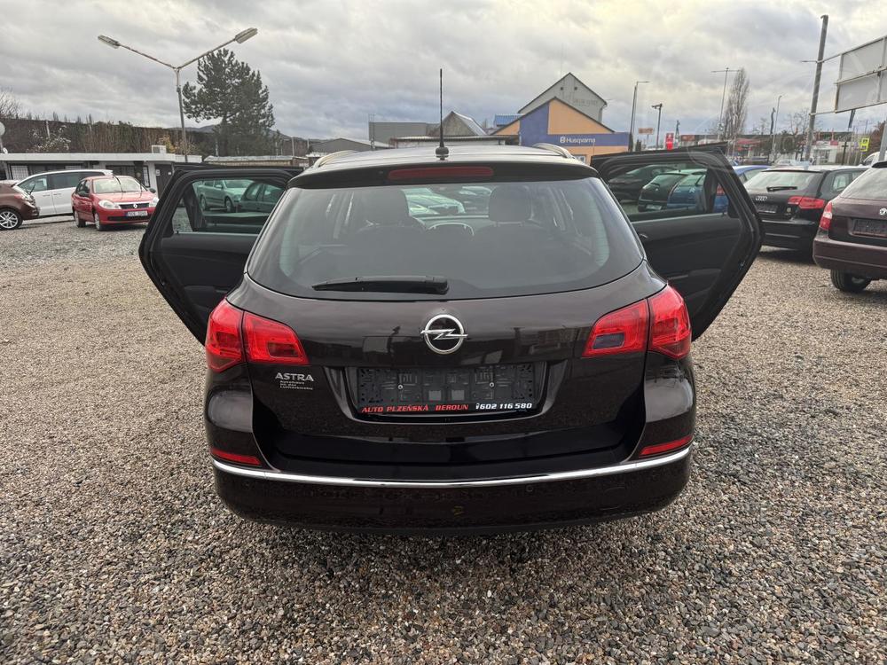 Opel Astra 1.4T rezervace