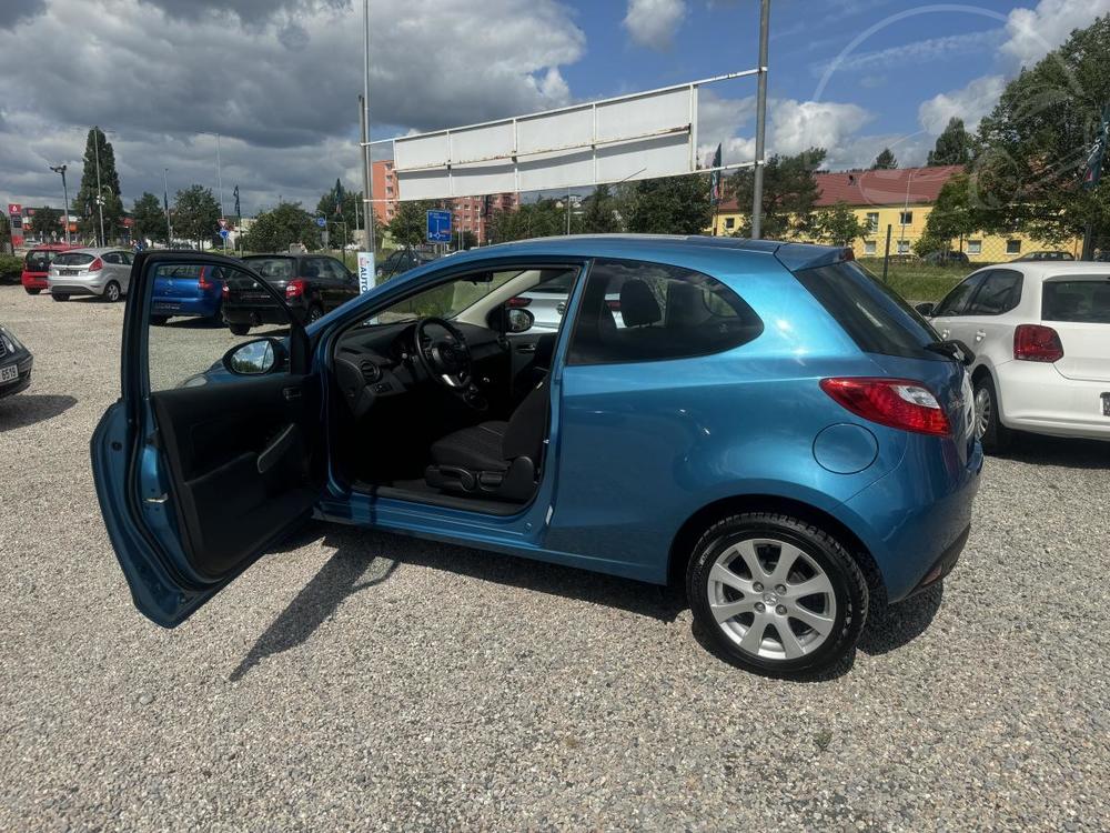 Mazda 2 1.3i, zadno