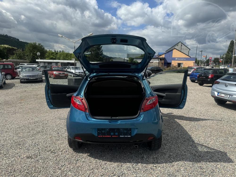 Mazda 2 1.3i, zadno