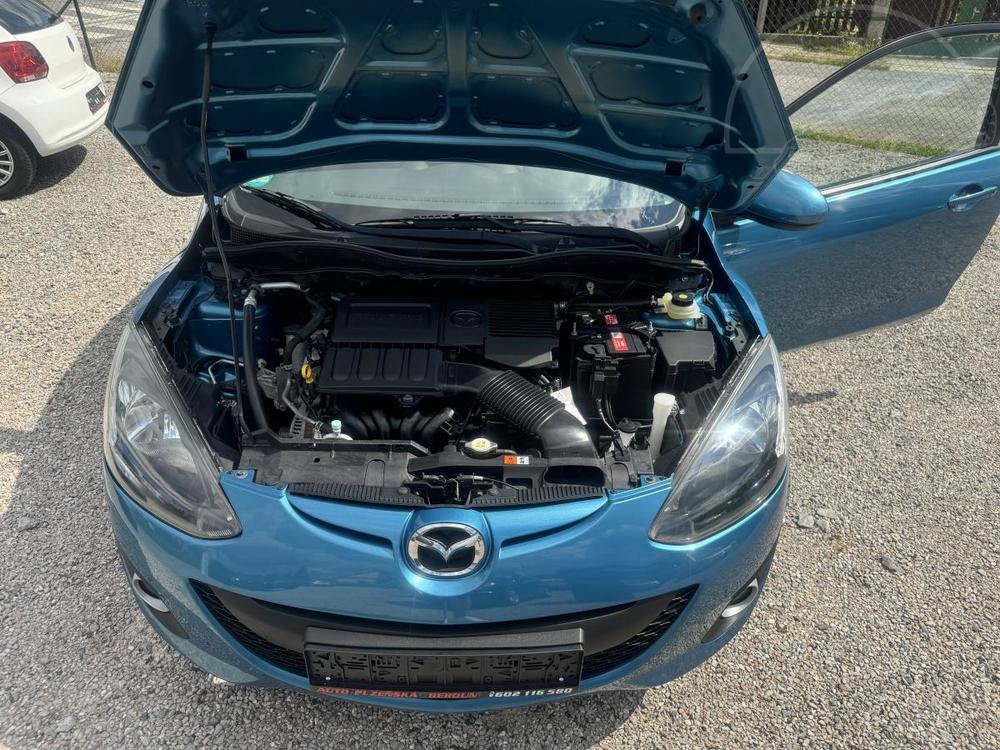 Mazda 2 1.3i, zadno