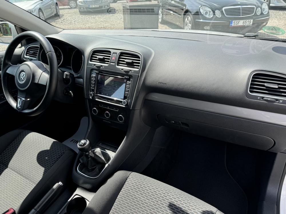 Volkswagen Golf 1.2TSi(77KW)TAN,zadno