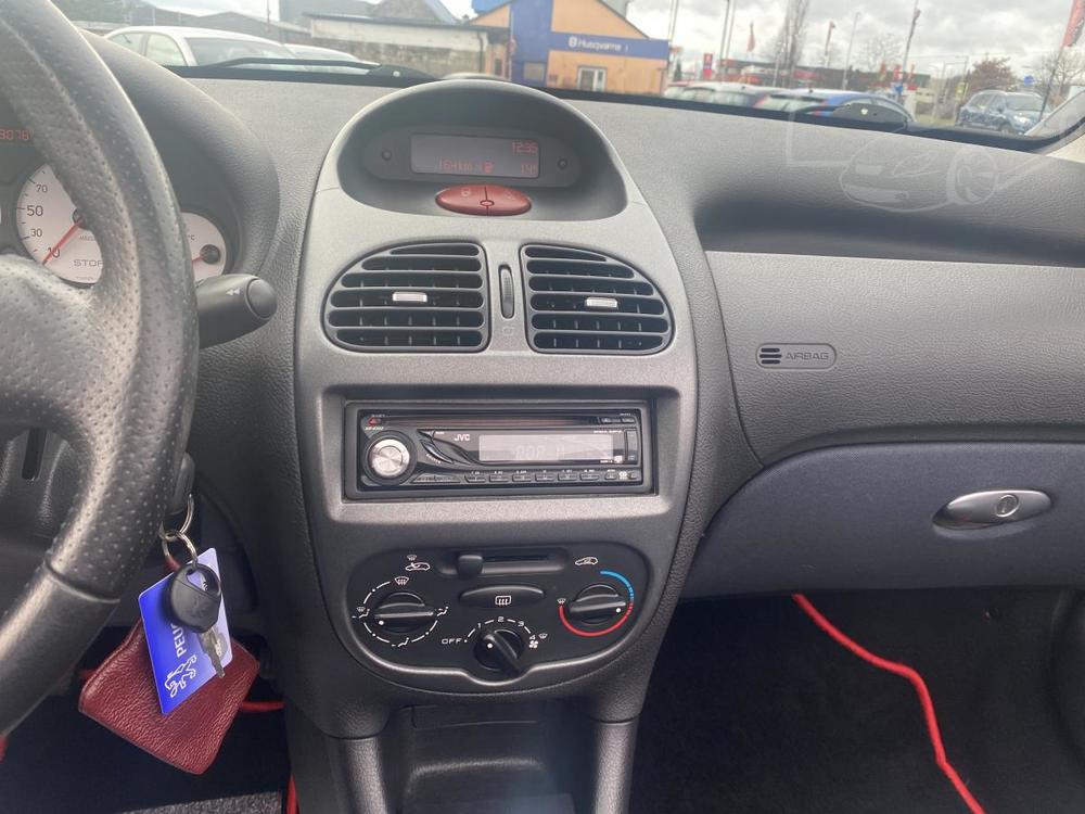 Peugeot 206 CC,1.6-16V,SERVISKA,1MAJITEL