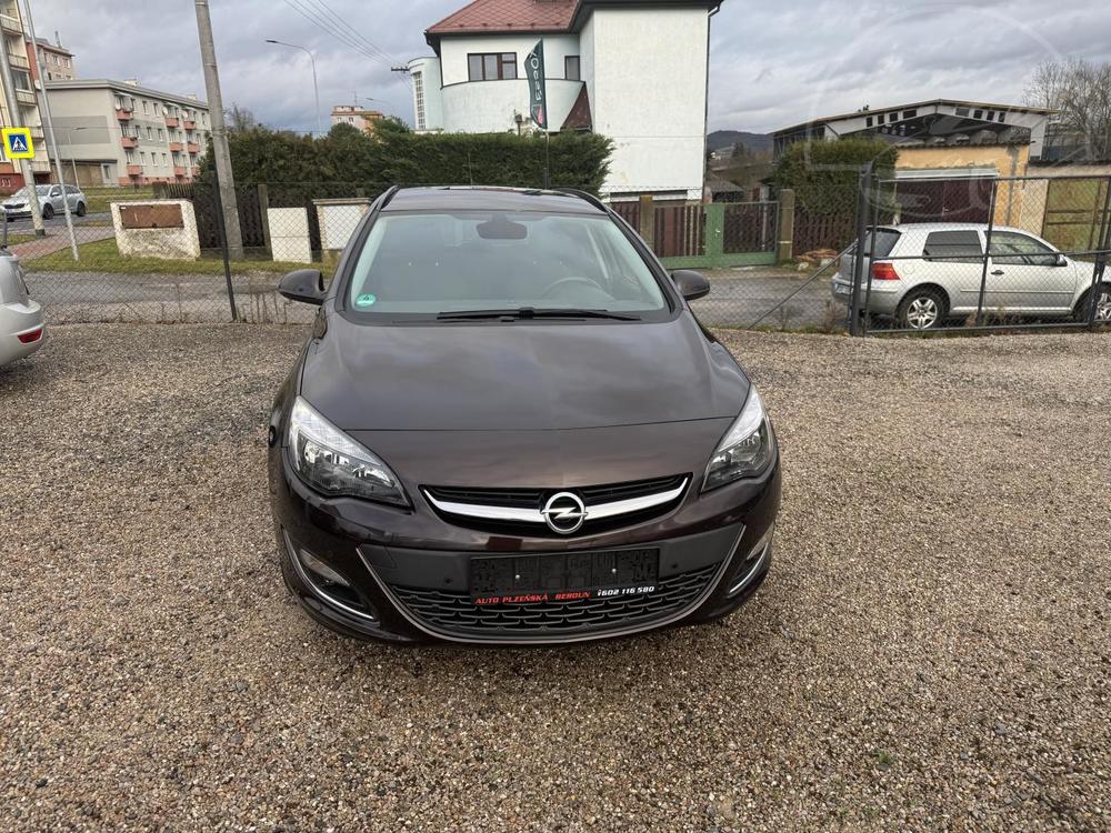 Opel Astra 1.4T rezervace