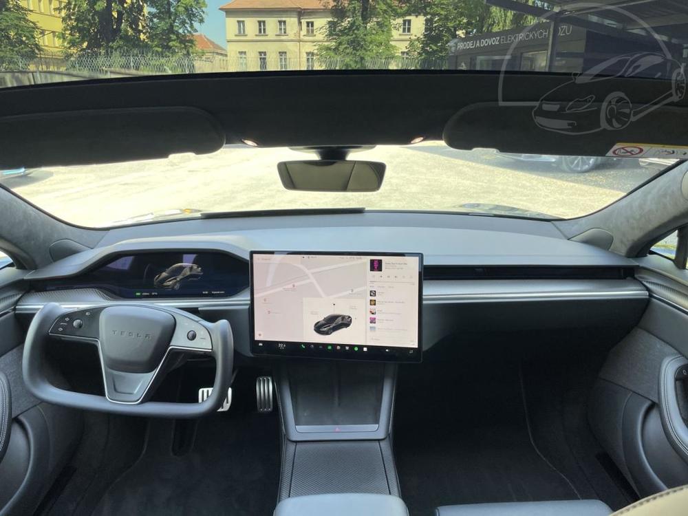 Tesla Model S Plaid YOKE