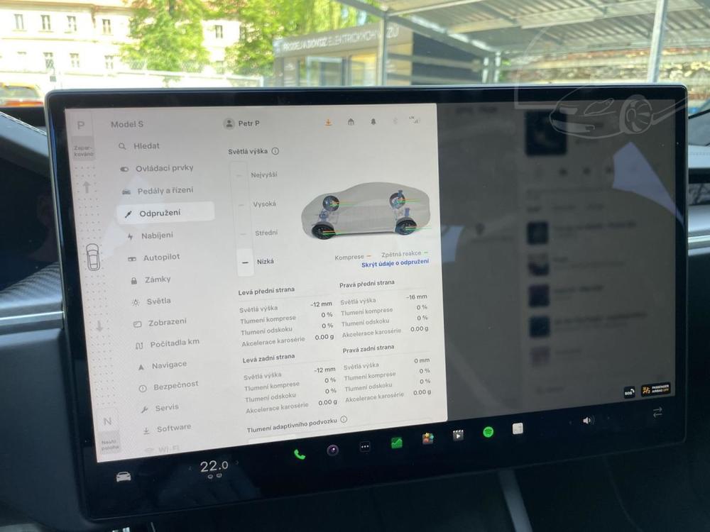 Tesla Model S Plaid YOKE