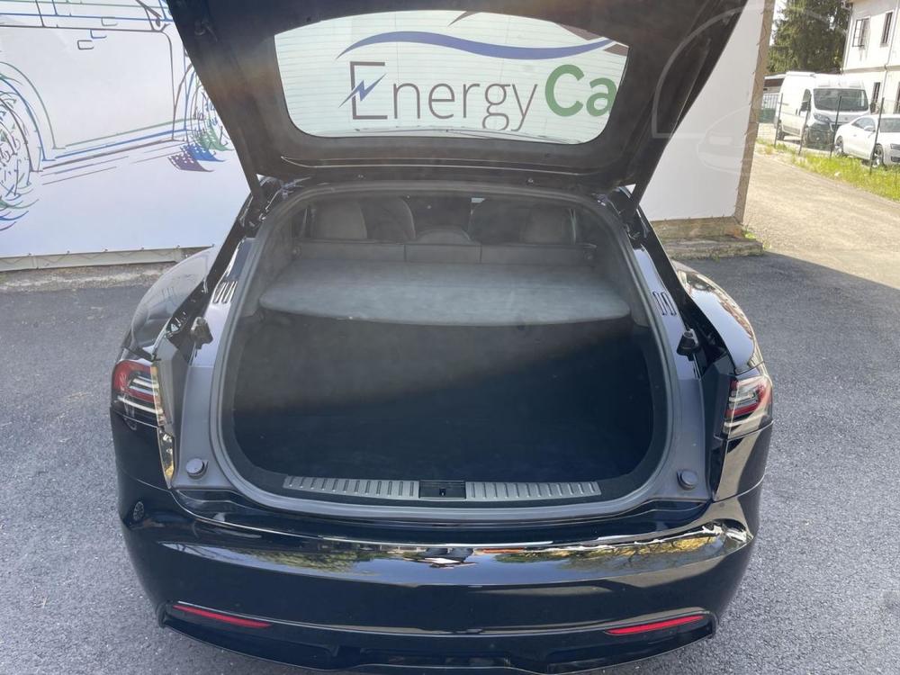 Tesla Model S Plaid YOKE