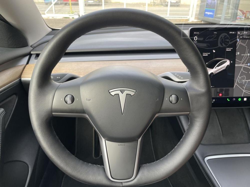 Tesla  Standart Range Plus