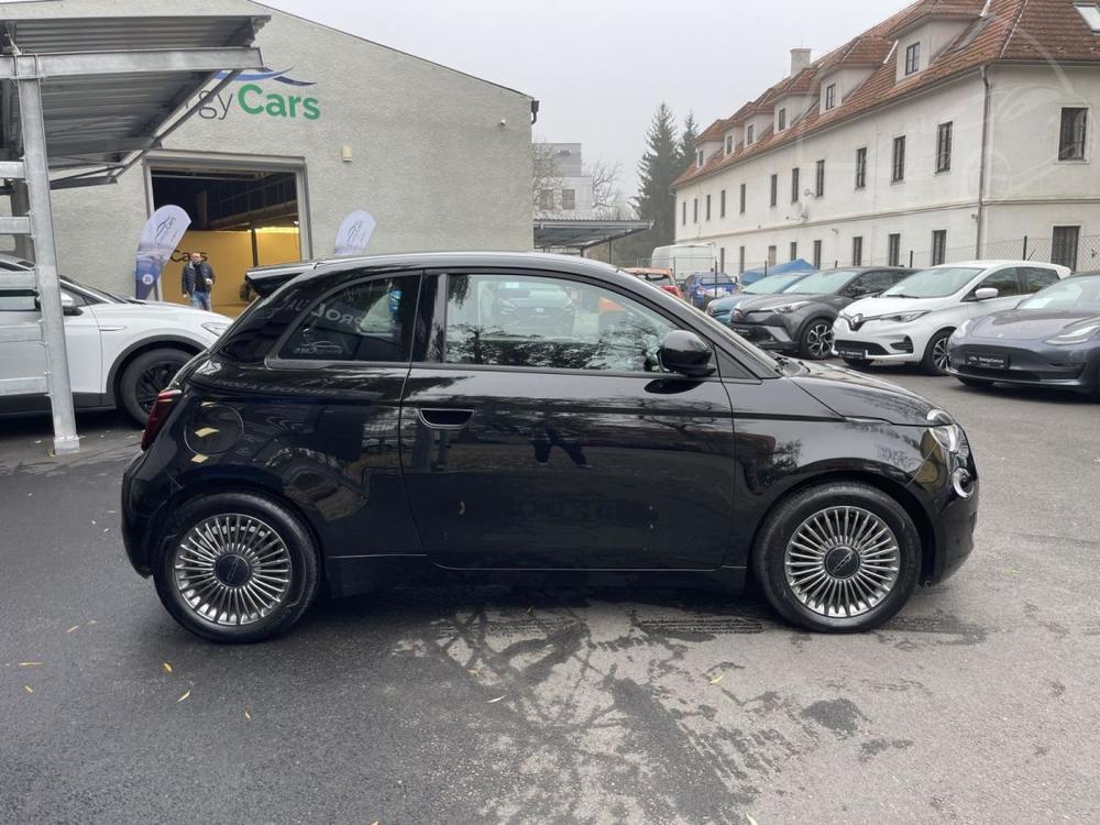 Fiat  87kW, baterie 42 kWh, ICON