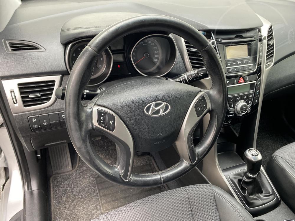 Hyundai i30 1.4 16 V Serv.kniha