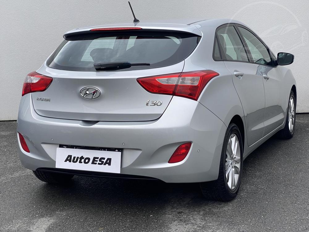 Hyundai i30 1.4 16 V Serv.kniha