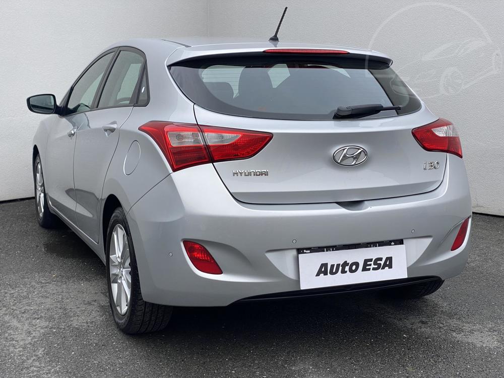 Hyundai i30 1.4 16 V Serv.kniha