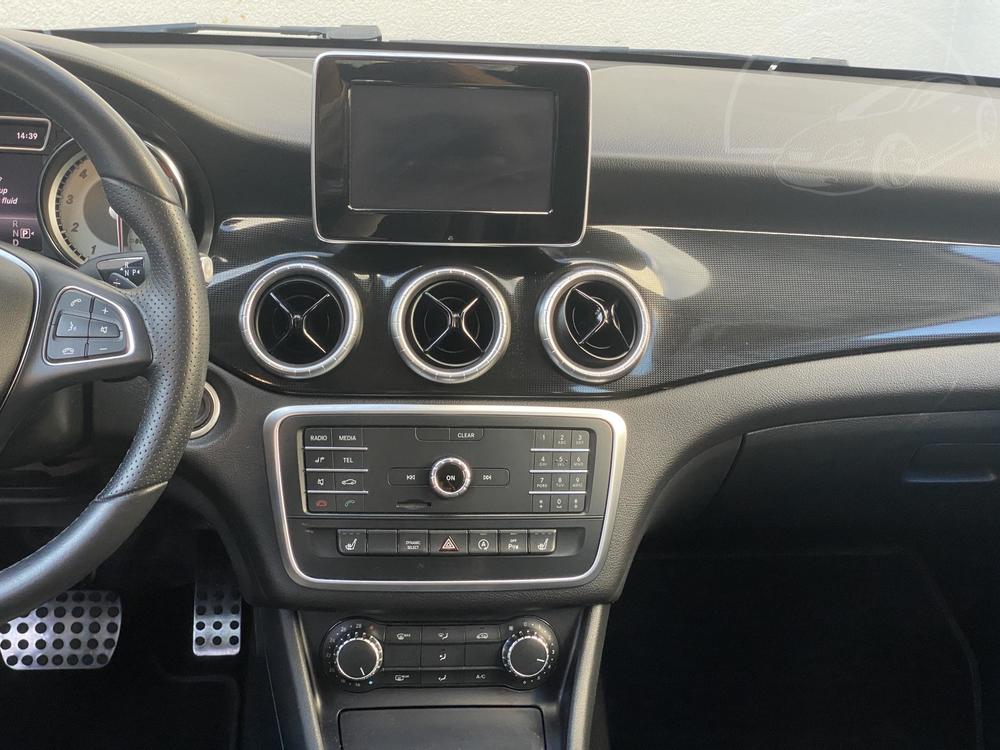 Mercedes-Benz CLA 1.6 i, R