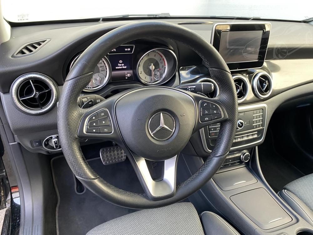 Mercedes-Benz CLA 1.6 i, R