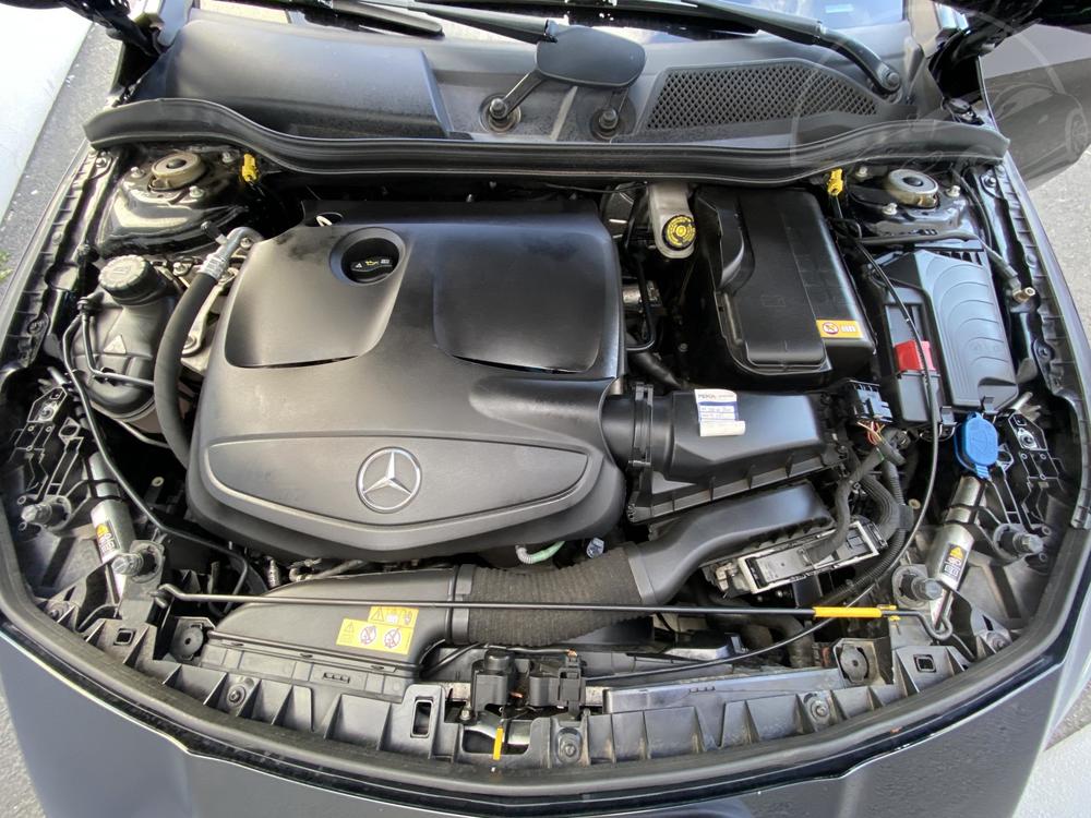 Mercedes-Benz CLA 1.6 i, R