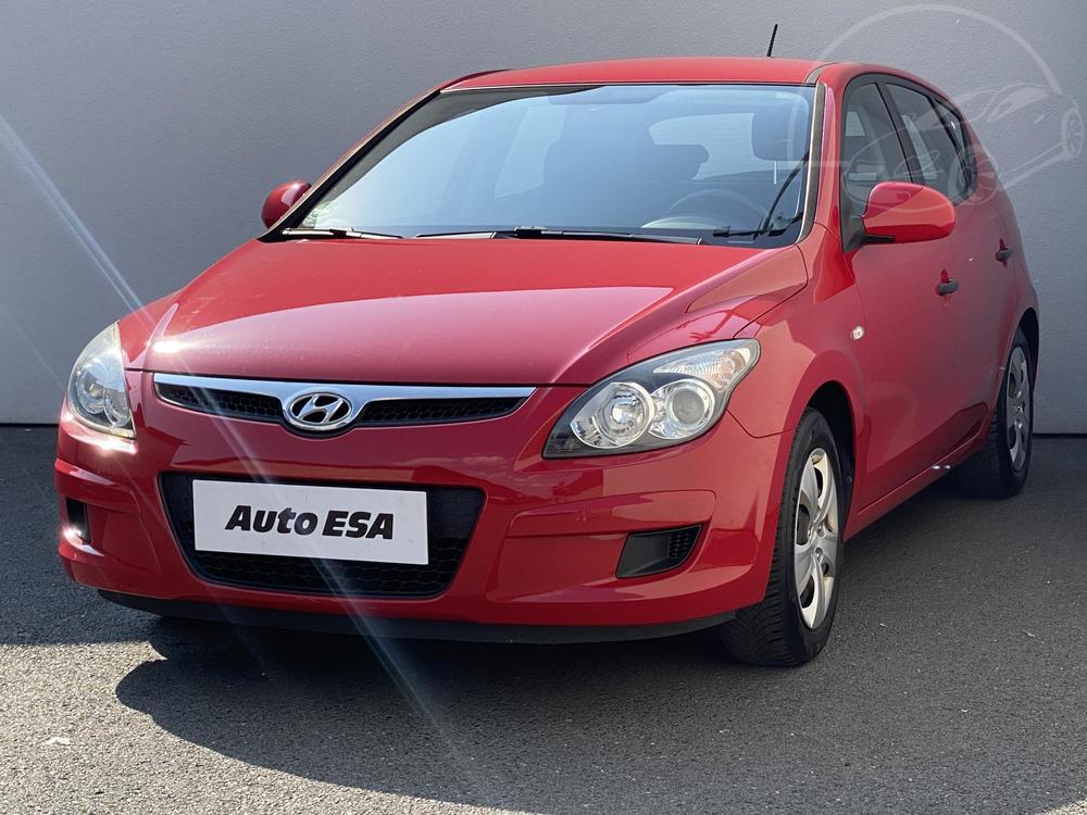 Hyundai i30 1.4 i Serv.kniha