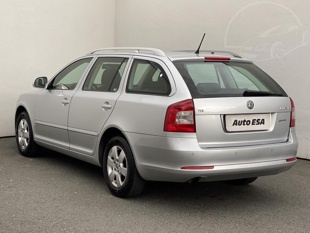 koda Octavia II 1.6 TDi Serv.kniha, R