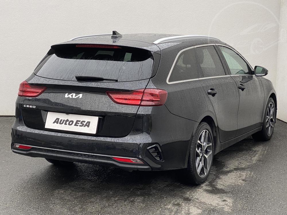 Kia Ceed 1.5 T-GDi 1.maj Serv.kniha