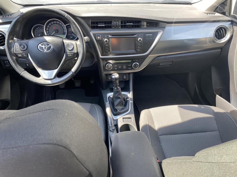 Toyota Auris 1.6 VVT-i Serv.kniha