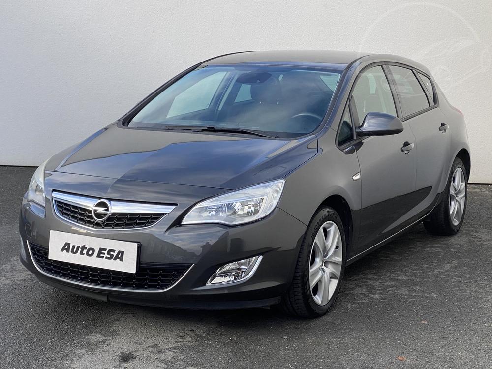 Opel Astra 1.4 T Serv.kniha