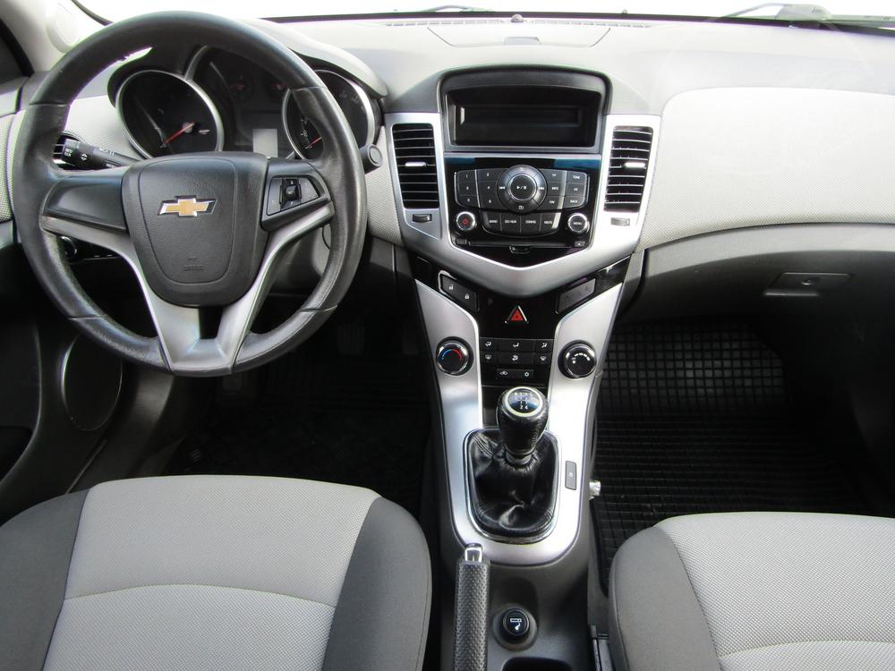 Chevrolet Cruze 1.6 i, R