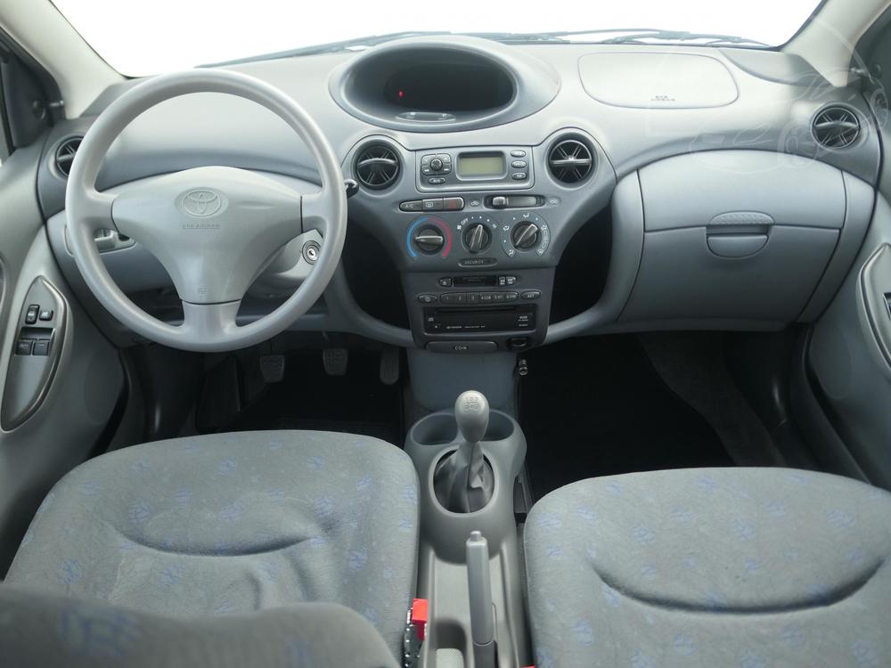 Toyota Yaris 1.0 VVTi, R