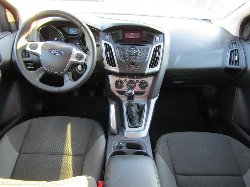 Ford Focus 1.6 i, R