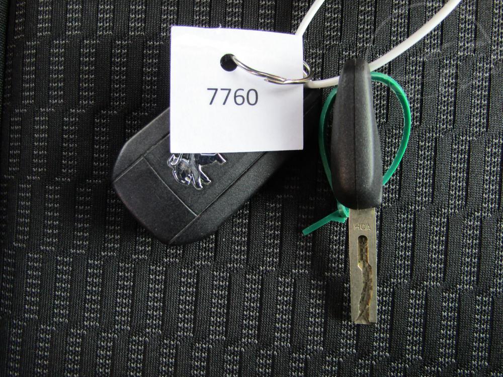 Peugeot 208 1.2 i, R