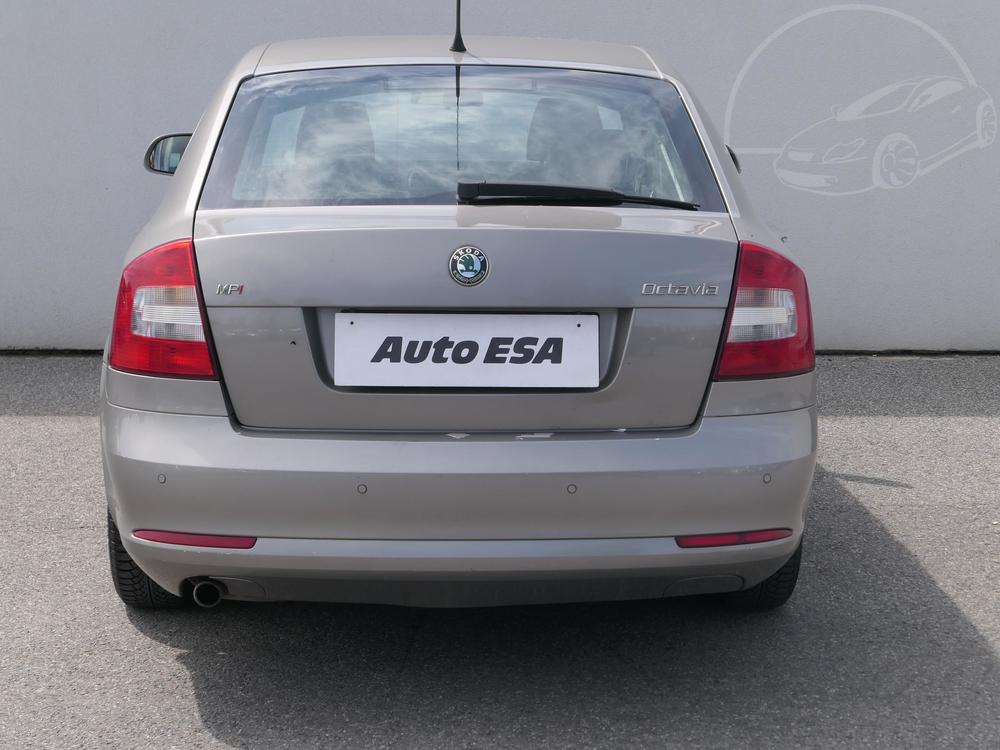 koda Octavia II 1.6 i, R