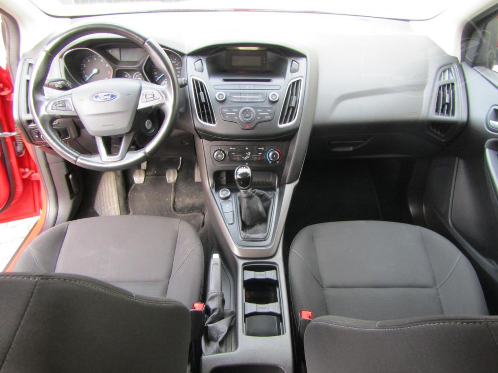 Ford Focus 1.6 i, R