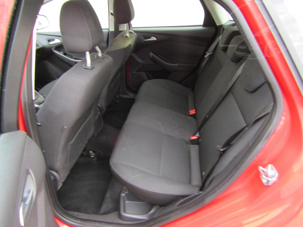 Ford Focus 1.6 i, R