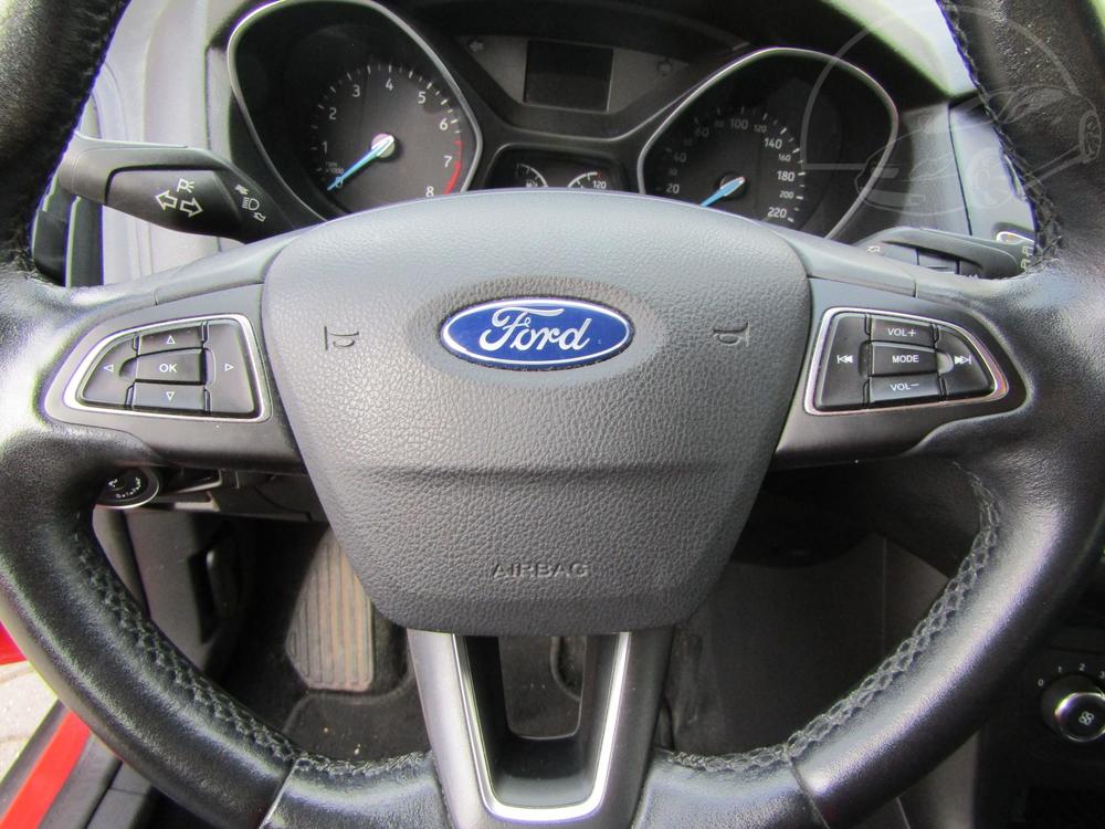 Ford Focus 1.6 i, R