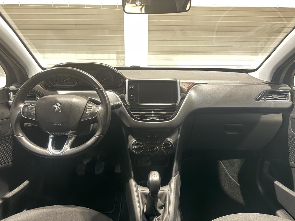 Peugeot 208 1.2 i Serv.kniha, R