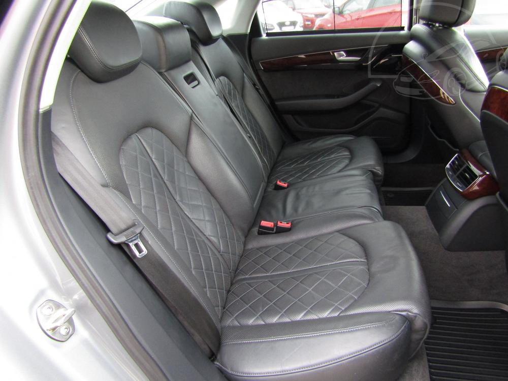 Audi A8 4.2 TDi Serv.kniha, R