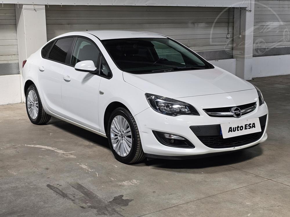 Opel Astra 1.4 T 1.maj, R
