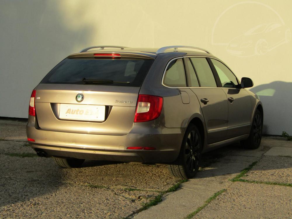 koda Superb II 2.0 TDI Serv.kniha, R