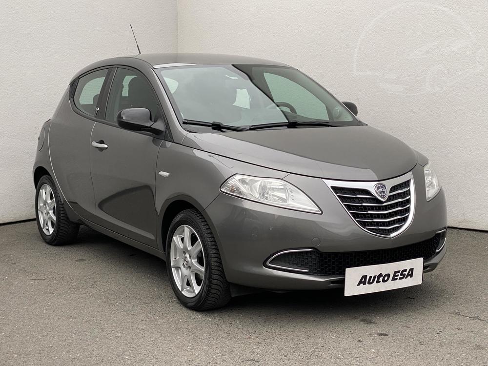 Prodm Lancia Ypsilon 1.2 i Serv.kniha