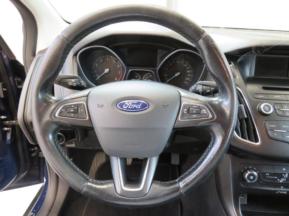 Ford Focus 1.6 i, R