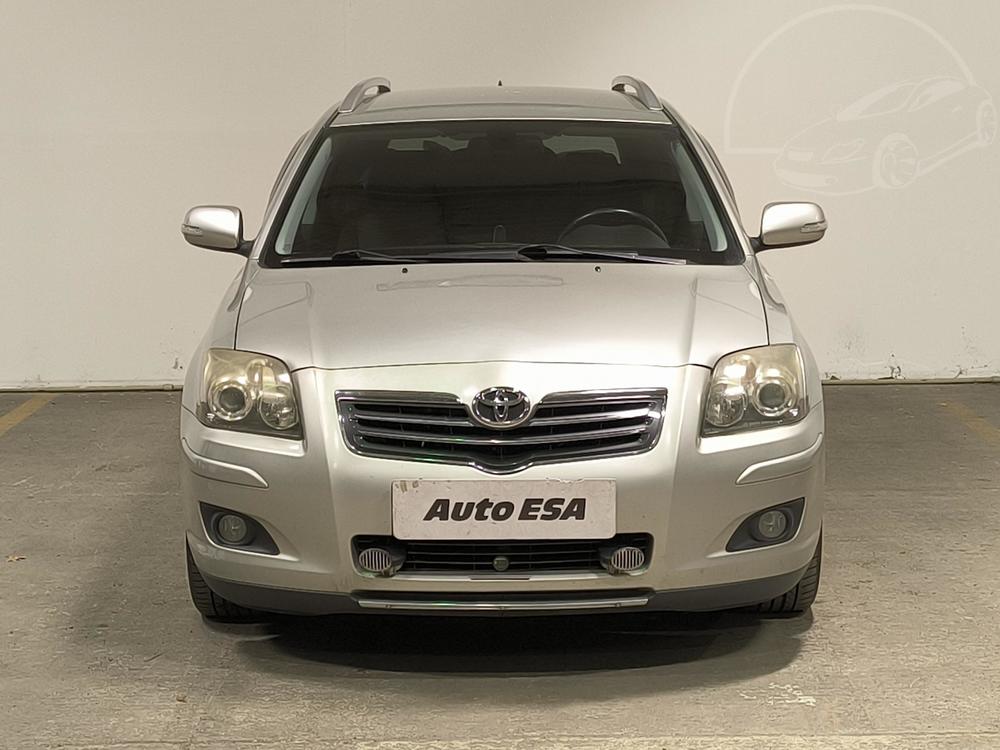 Toyota Avensis 2.2 i