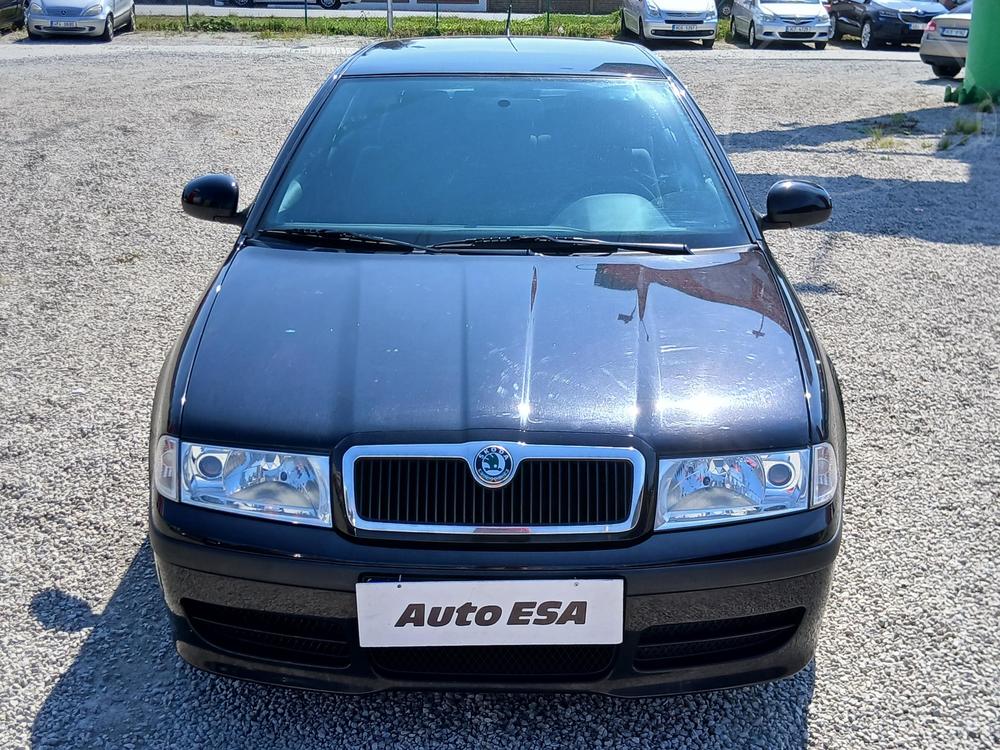 koda Octavia 1.6 i 1.maj Serv.kniha, R