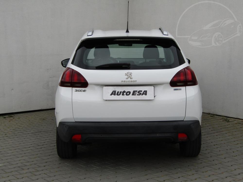 Peugeot 2008 1.2 i 1.maj, R