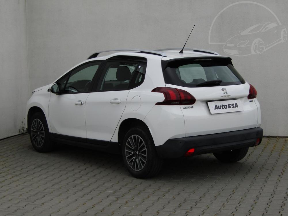 Peugeot 2008 1.2 i 1.maj, R