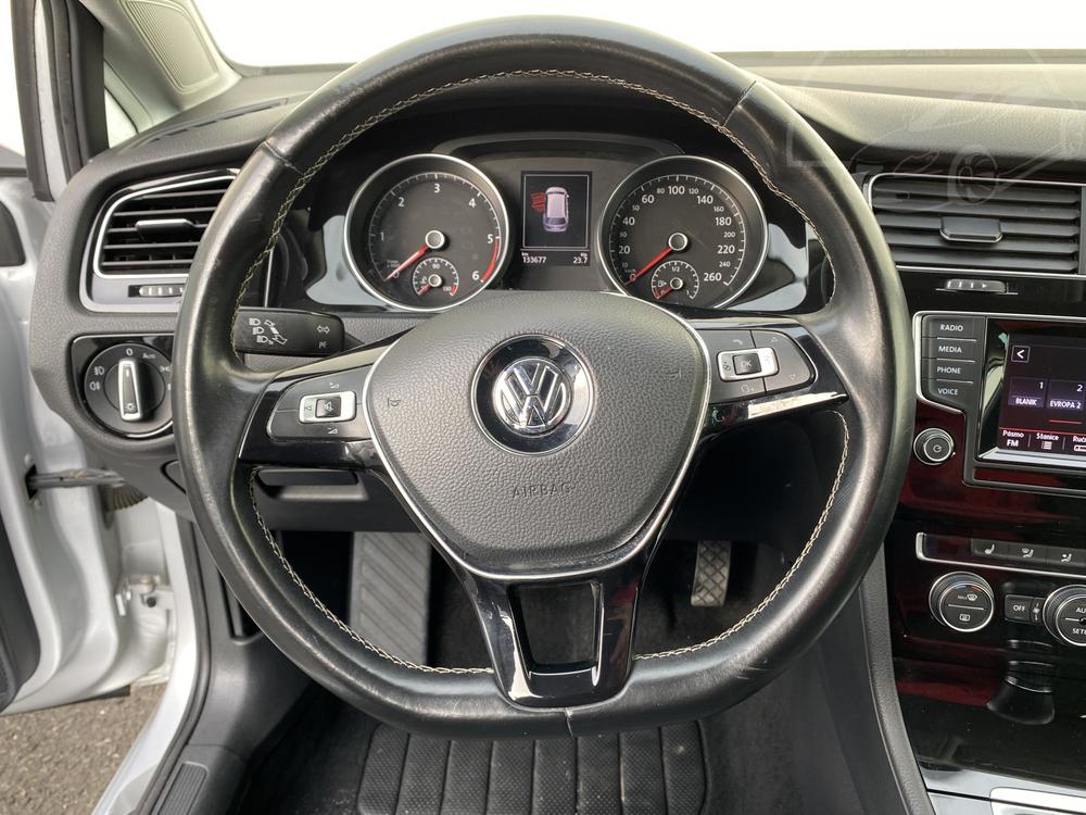 Volkswagen Golf 1.6 TDi Serv.kniha