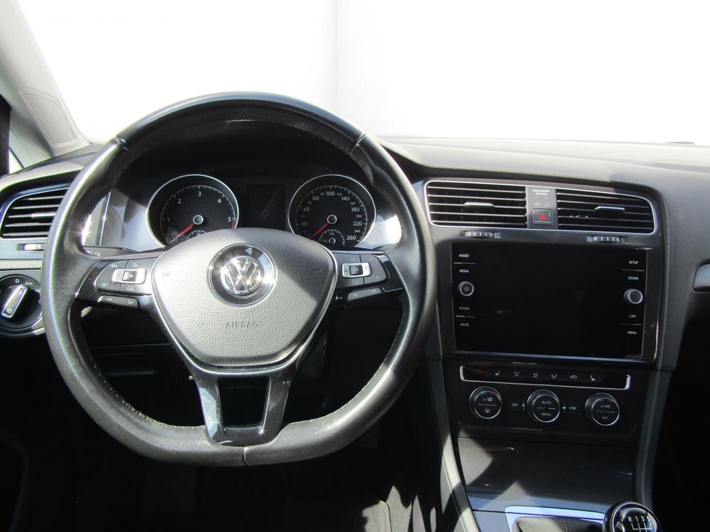 Volkswagen Golf 1.6 TDi Serv.kniha