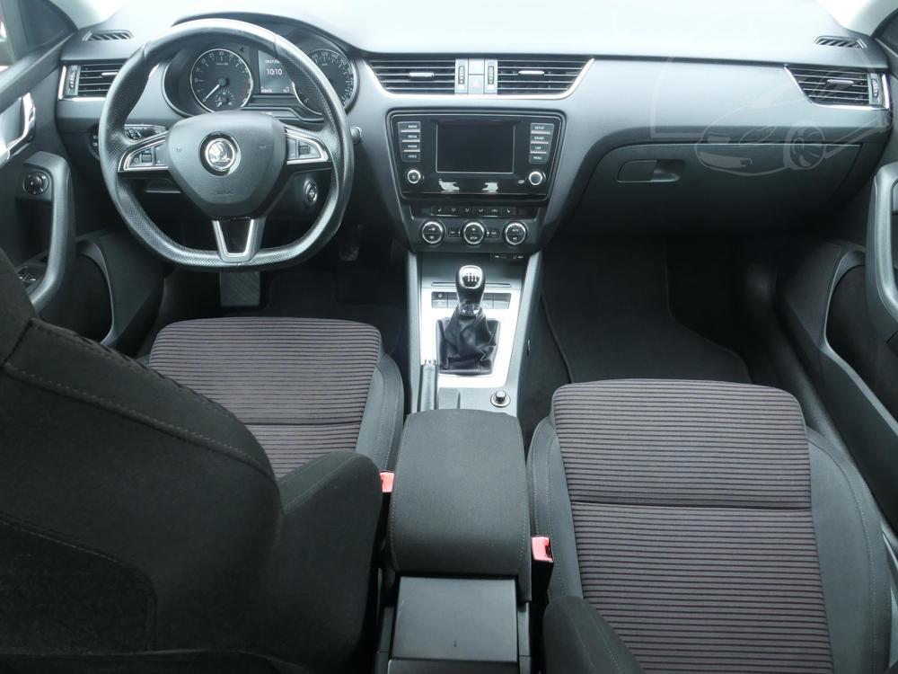 koda Octavia III 2.0 TDi 1.maj Serv.kniha