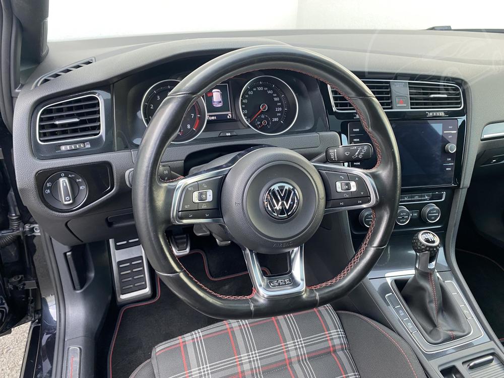 Volkswagen Golf 2.0 TSi Serv.kniha