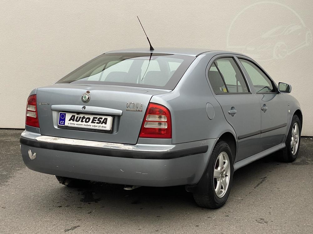 koda Octavia 1.6 16 V Serv.kniha, R