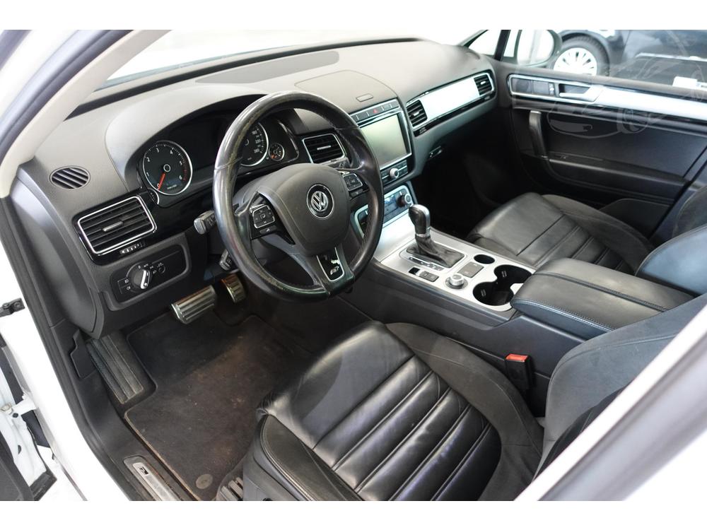 Volkswagen Touareg 3.0 TDi 1.maj, R