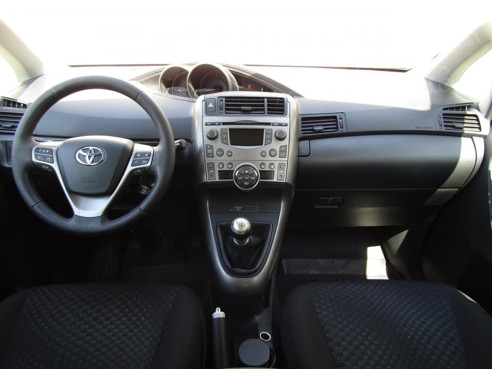 Toyota Verso 1.8 i, R